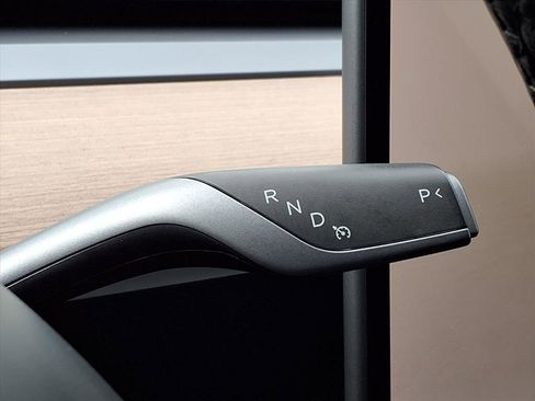 Used 2023 Tesla Model Y Long Range image 12