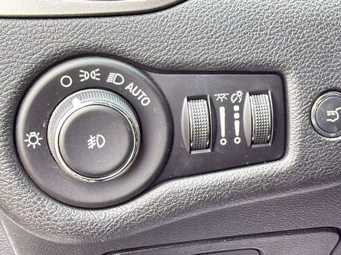 Used 2020 Jeep Cherokee Limited AWD/4WD image 30