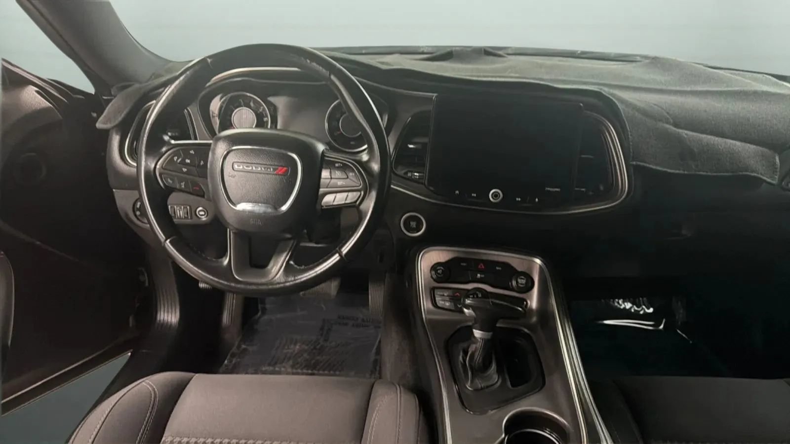 Used 2016 Dodge Challenger SXT RWD image 10