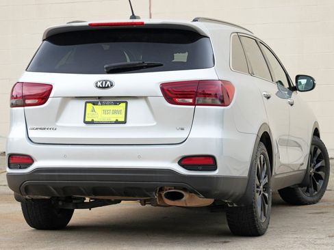 Used 2020 Kia Sorento S FWD image 4