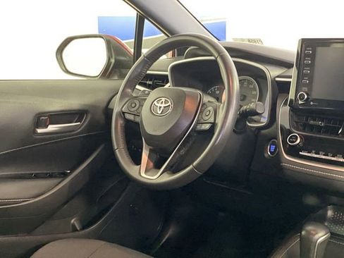 Used 2021 Toyota Corolla SE w/ SE Preferred Package image 10