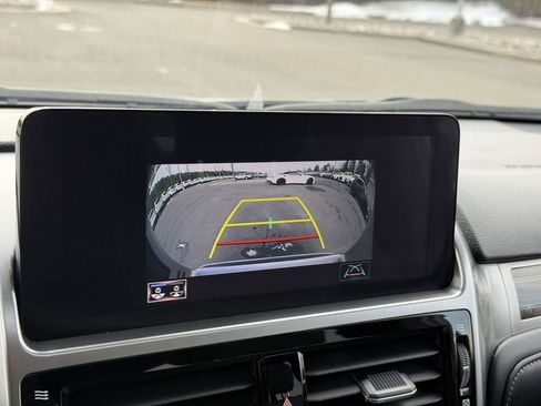 Used 2023 Lexus GX 460 Premium w/ Premium Package image 11