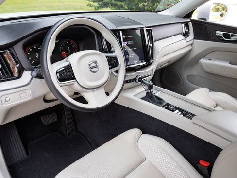 Used 2020 Volvo XC60 T5 Inscription FWD image 3