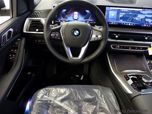 Used 2026 BMW X5 xDrive40i w/ Climate Comfort Package image 12
