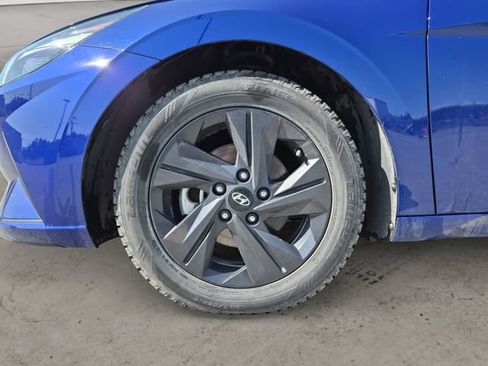 Used 2022 Hyundai Elantra SEL w/ Preferred Accessory Package FWD image 9