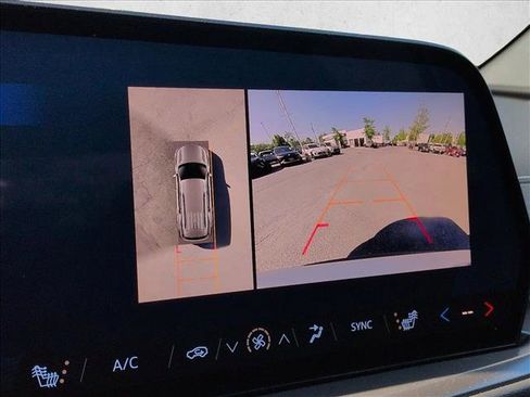 Used 2024 Chevrolet Traverse LT AWD/4WD image 13