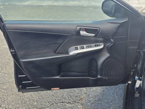Used 2014 Toyota Camry SE image 9