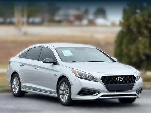 Used 2016 Hyundai Sonata SE image 1
