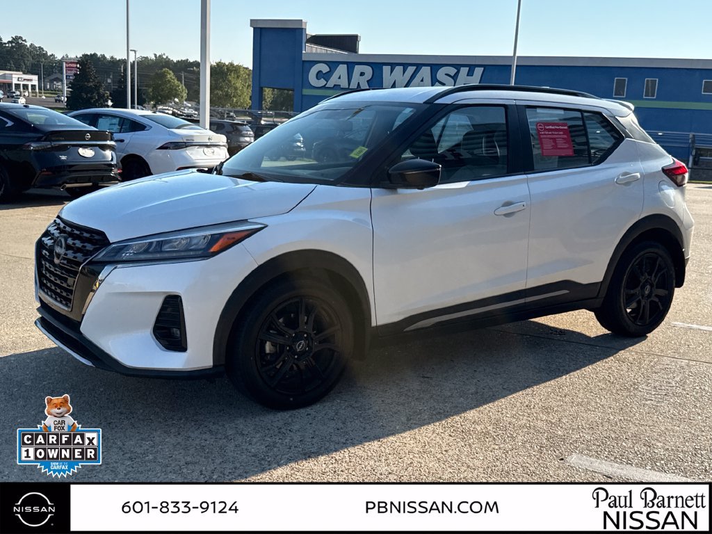Used 2022 Nissan Kicks SR w/ Premium Package FWD image 2