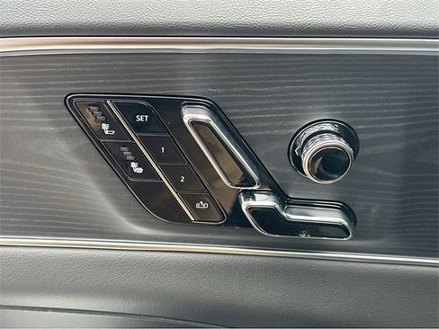 New 2025 Cadillac Lyriq Luxury image 28