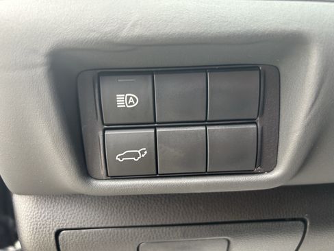 Used 2024 Toyota Highlander XLE AWD/4WD image 16