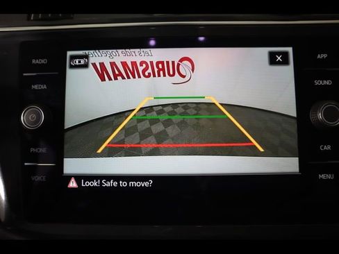 Used 2023 Volkswagen Tiguan SE w/ Panoramic Sunroof Package image 23