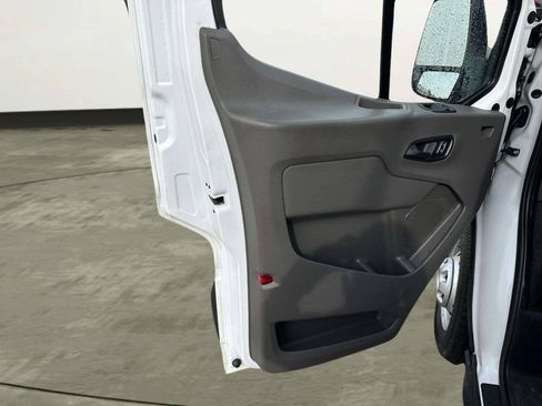 Used 2022 Ford Transit 150 Low Roof AWD image 10