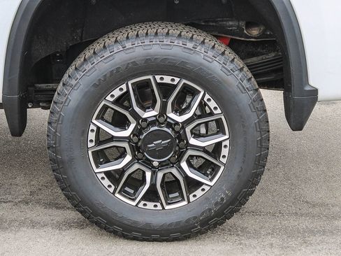 Used 2025 Chevrolet Silverado 2500 LT AWD/4WD image 6