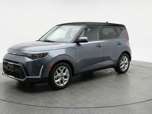 Used 2025 Kia Soul LX w/ LX Technology Package FWD image 3