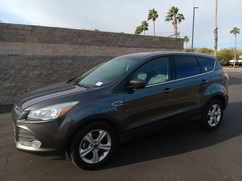 Used 2016 Ford Escape SE image 3