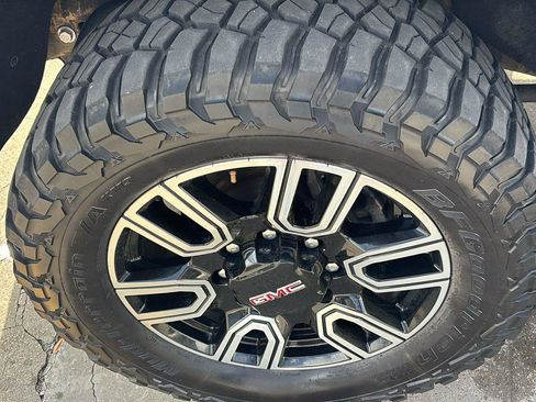 Used 2023 GMC Sierra 2500 AT4 w/ AT4 Preferred Package image 14