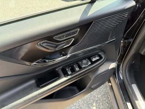 Used 2022 Lincoln Corsair AWD w/ Premium Package image 12