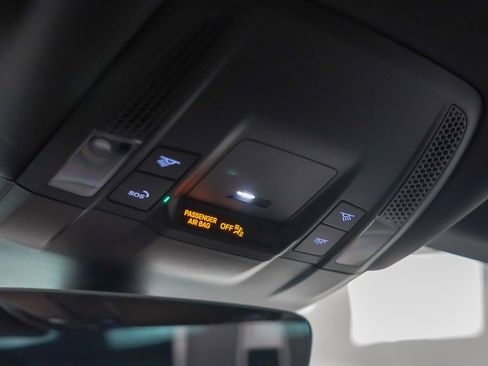 Certified 2025 Porsche Taycan image 29