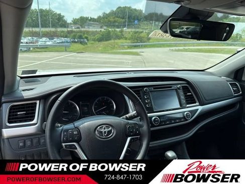 Used 2017 Toyota Highlander XLE w/ Carpet Mat Package AWD/4WD image 3