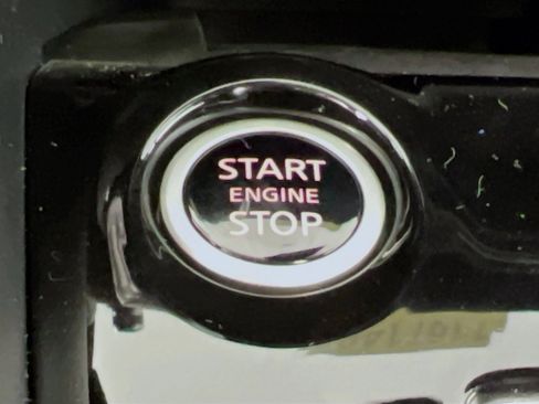 New 2025 Nissan Versa SR w/ Trunk Package image 11