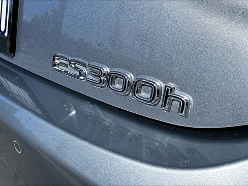 Certified 2022 Lexus ES 300h w/ Accessory Package FWD image 9