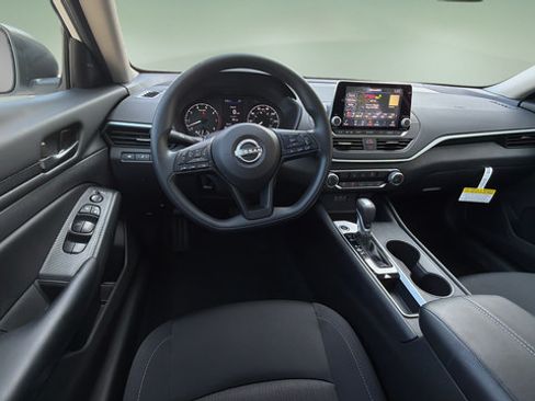 Certified 2025 Nissan Altima 2.5 S FWD image 8