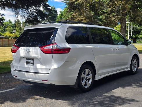 Used 2019 Toyota Sienna LE FWD image 6