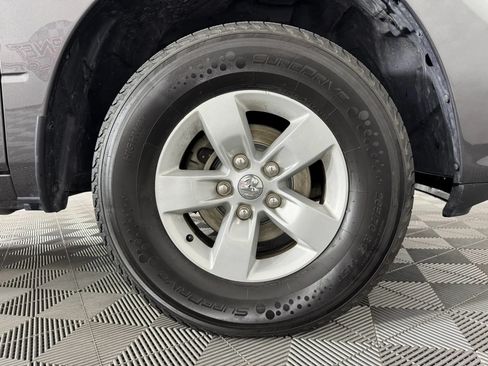 Used 2018 RAM 1500 Express AWD/4WD image 40