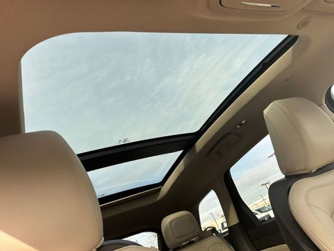 Used 2025 Lincoln Corsair FWD w/ Equipment Group 101A image 28