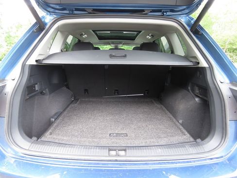 Used 2020 Volkswagen Tiguan SEL AWD/4WD image 17