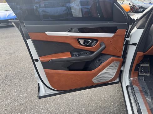 Used 2019 Lamborghini Urus image 6