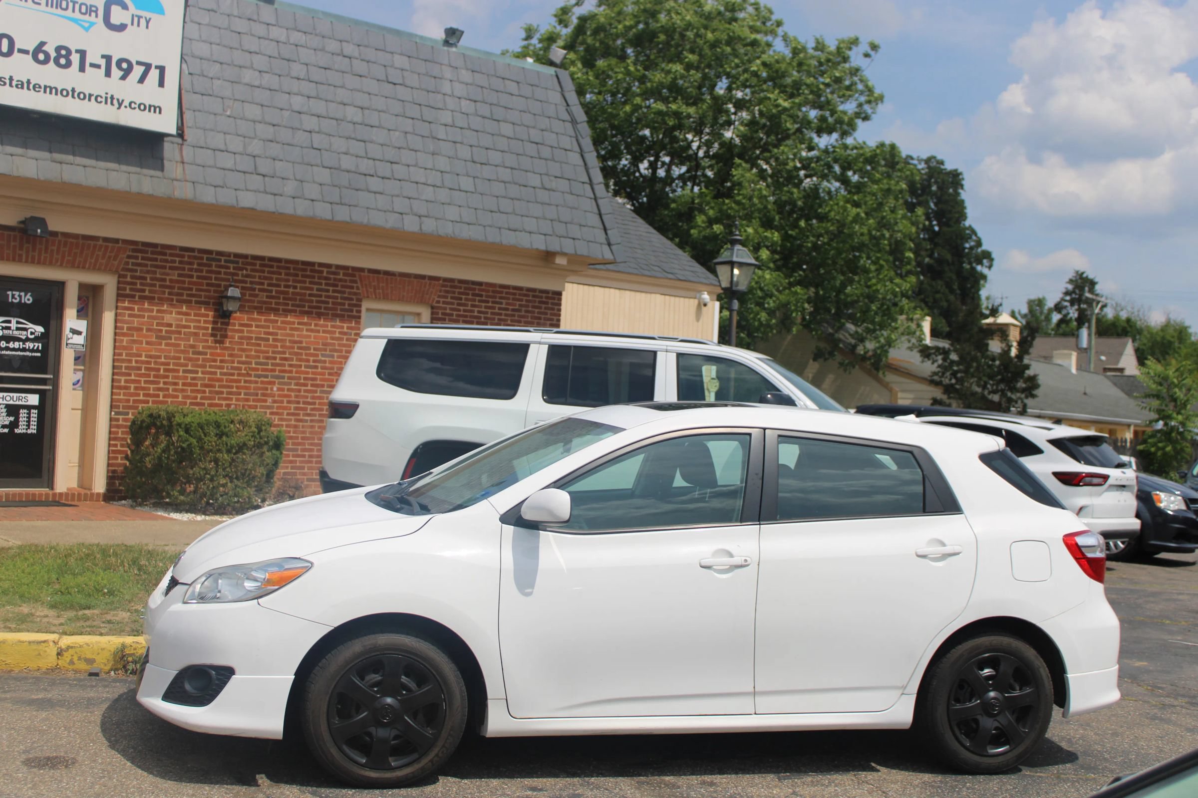 Used 2009 Toyota Matrix S FWD image 2
