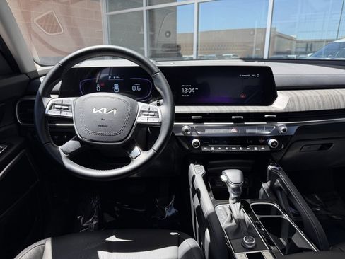 Used 2025 Kia Telluride EX w/ EX Captain's Chair Package FWD image 16