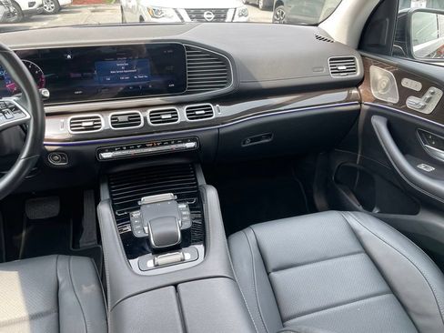 Used 2024 Mercedes-Benz GLS 450 4MATIC image 10
