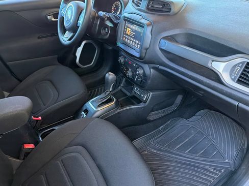 Used 2020 Jeep Renegade Latitude w/ Popular Equipment Group FWD image 15