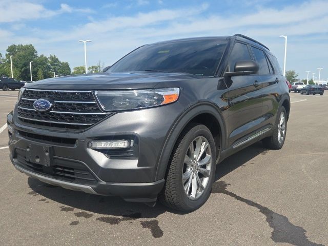 Used 2020 Ford Explorer XLT w/ Equipment Group 202A AWD/4WD image 2