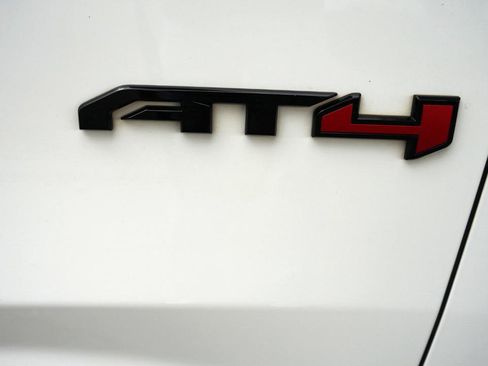 Used 2022 GMC Yukon AT4 AWD/4WD image 3