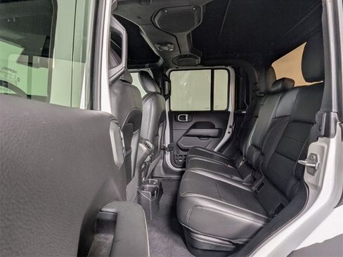 Used 2020 Jeep Gladiator Overland image 22