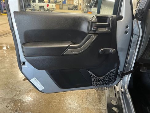 Used 2015 Jeep Wrangler Sport image 10