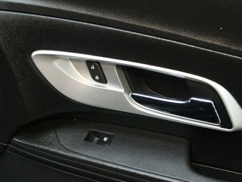 Used 2017 Chevrolet Equinox LS image 9