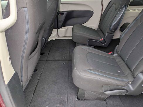 Used 2021 Chrysler Pacifica Touring w/ Cold Weather Group image 18