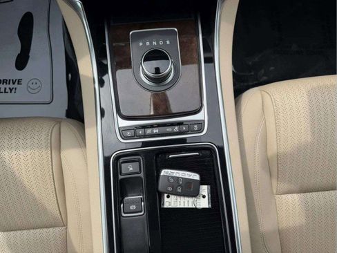 Used 2018 Jaguar XF Prestige AWD/4WD image 17