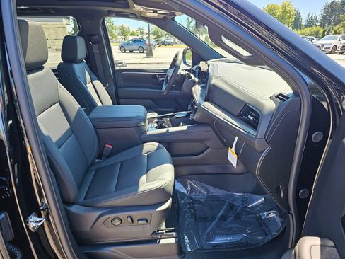 New 2026 Chevrolet Suburban Z71 w/ Comfort Package AWD/4WD image 11