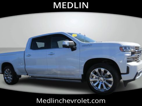 Used 2020 Chevrolet Silverado 1500 High Country w/ Technology Package AWD/4WD image 1