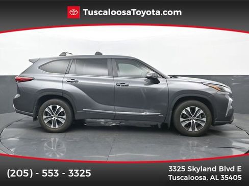 Used 2023 Toyota Highlander XLE AWD/4WD image 1