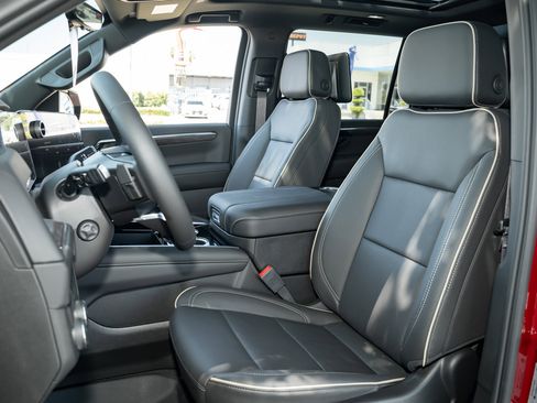 New 2025 Chevrolet Suburban Premier image 16