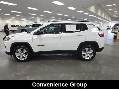 Used 2022 Jeep Compass Latitude w/ Convenience Group AWD/4WD image 3