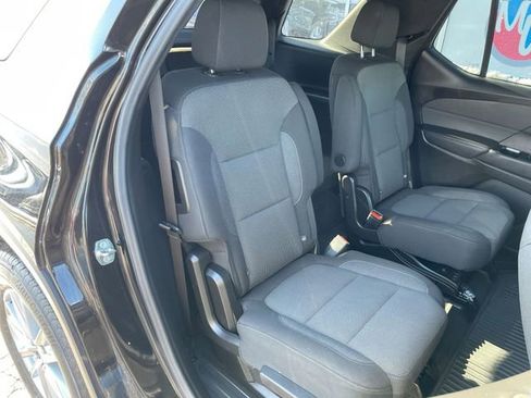 Used 2023 Chevrolet Traverse LT image 25