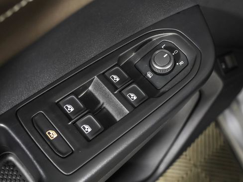 Certified 2024 Volkswagen Taos SEL image 36